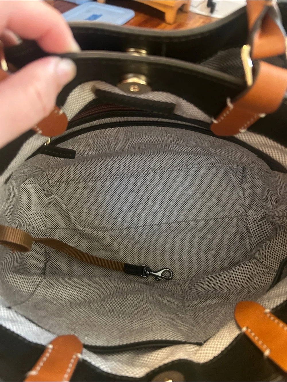 Dooney & Bourke classic dooney